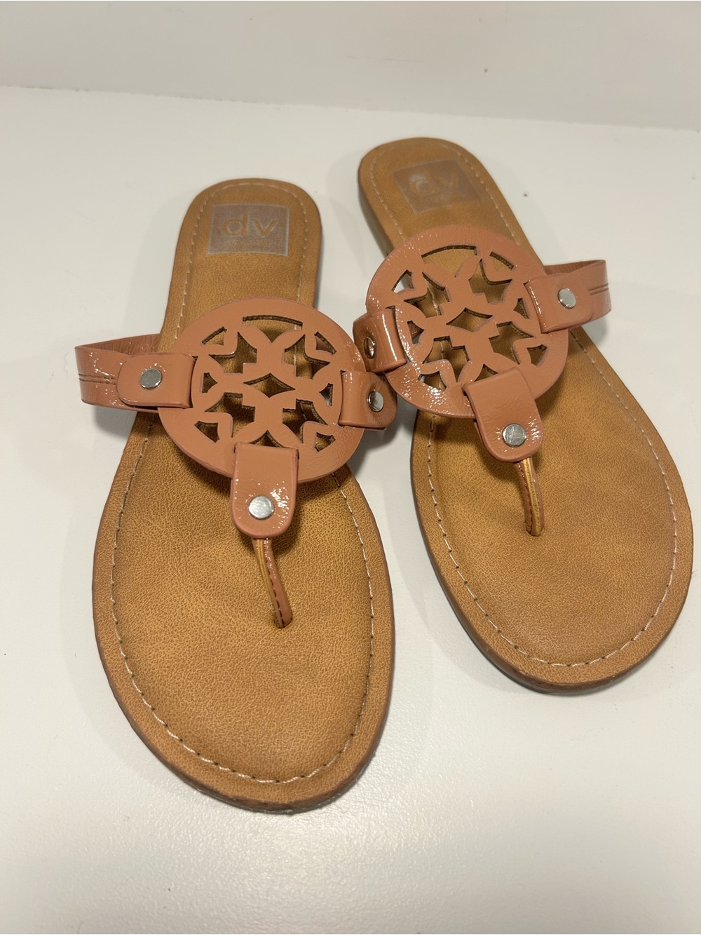 DV by Dolce Vita Blush Patent Medallion Thong Sandals Women’s 8